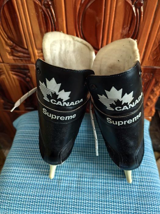 Vând echipament de ski+patine de hochei originale