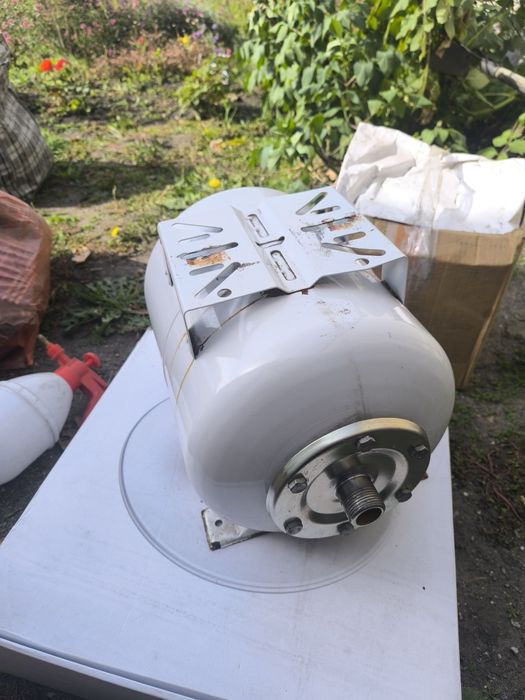 Продам гидроакумулятор.