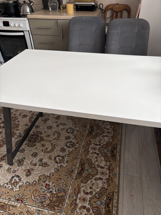 Стол кухонный  и 8 стульев