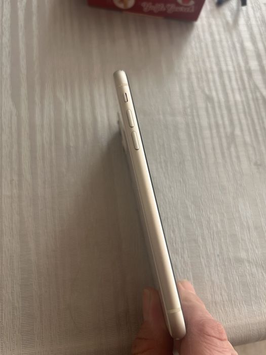 Iphone 11 white, запазен