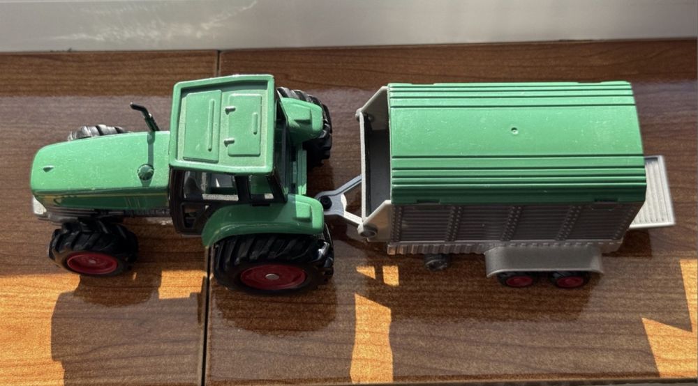 Machete auto metalica tractor cu remorca scara 1/32