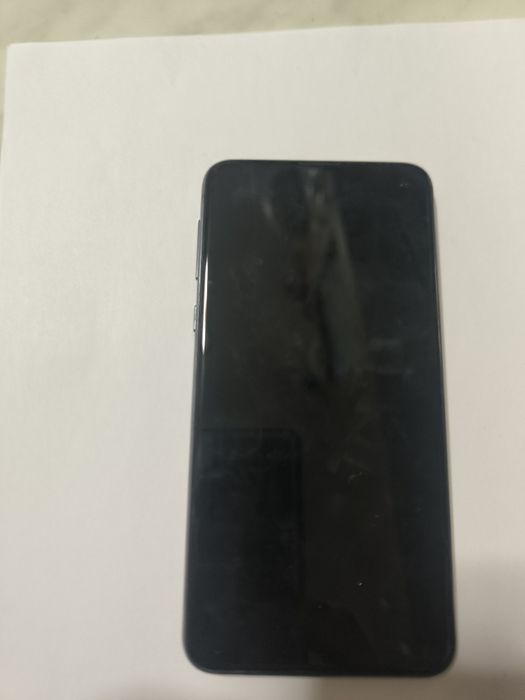 Samsung S10e-128 gb-8 GB