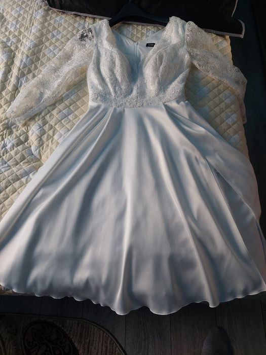 Rochițe albe cu sclipici!