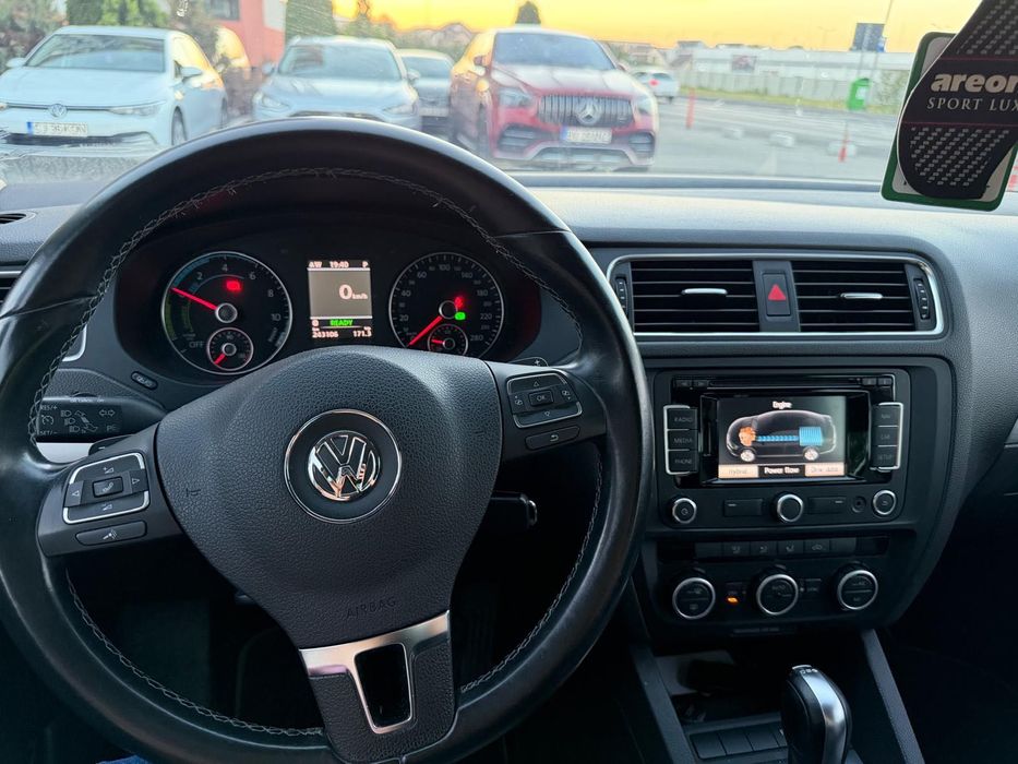 Vând masina jetta