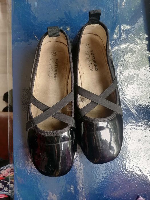 Продам школьные туфли для девочки