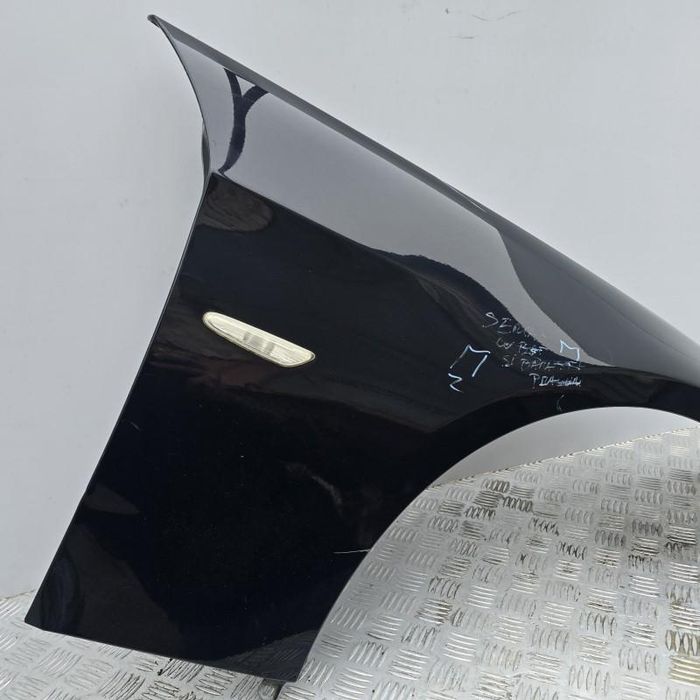 Aripa fata dreapta BMW Seria 3 E90