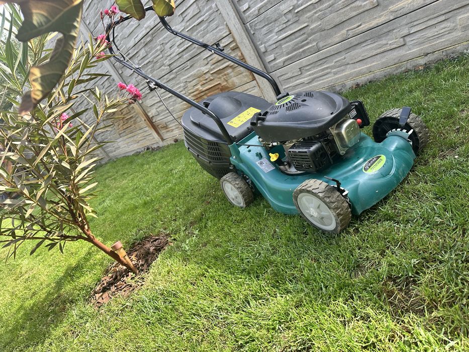Masina tuns iarba impecabila pe benzina