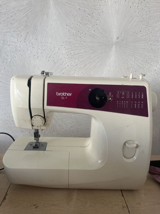 Продам швейную машинку Brother SL-7