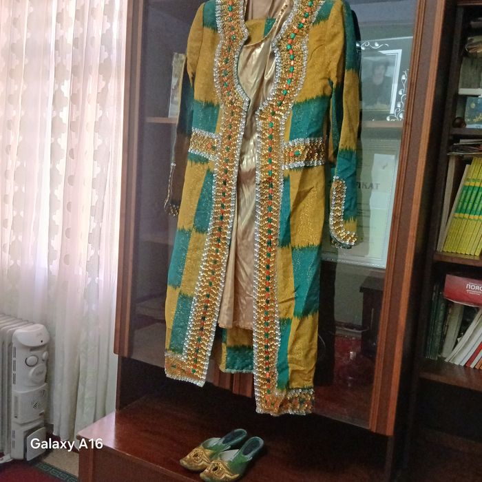 Komplekt troyka adrass  sotladi .