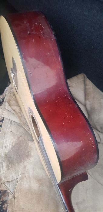 Продам гитару Амадеуес