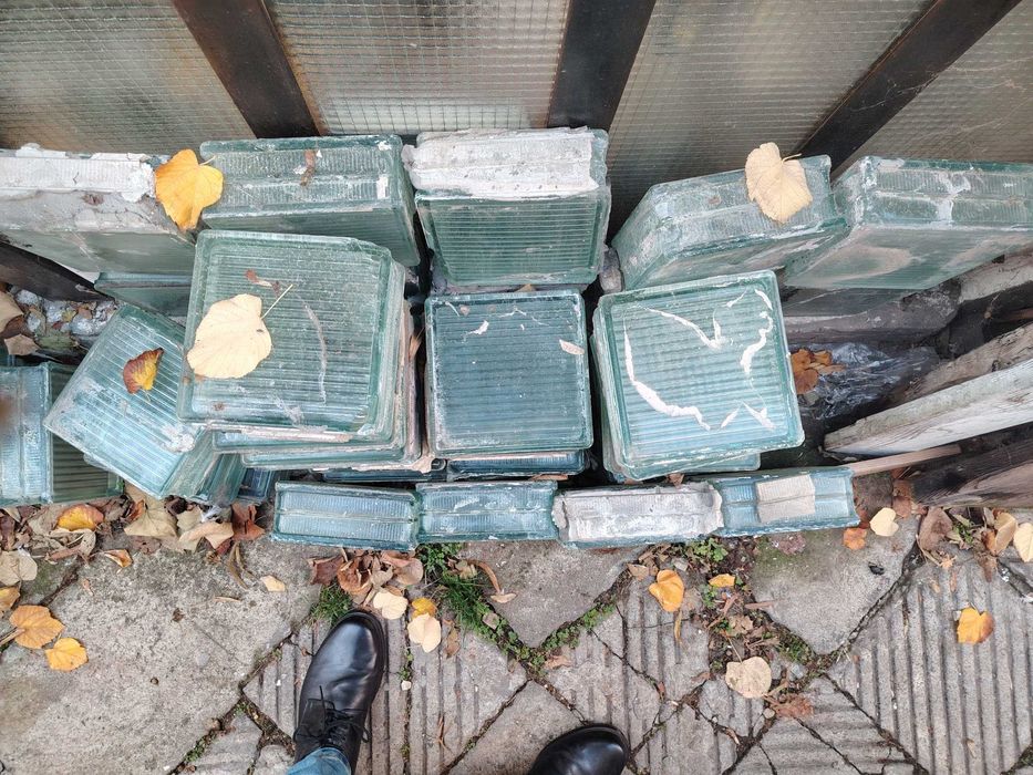 Продавам Стъклени тухли