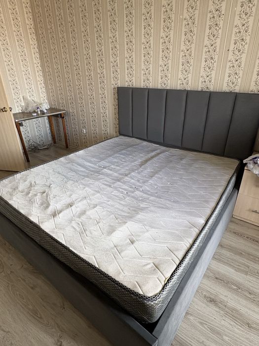 Срочно двухспальная кровать