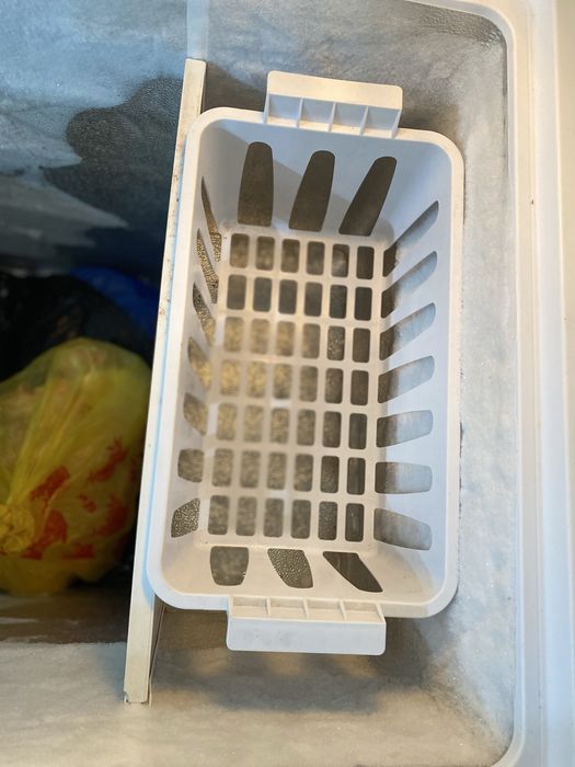 Продаю срочно морозильник