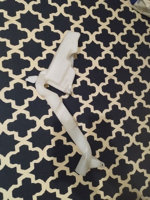 rezervor de lichid pentru spălarea parbrizului