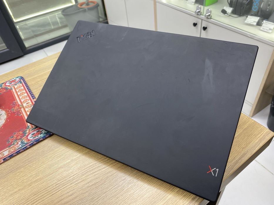 Lenovo ThinkPad X1 Carbon, P25