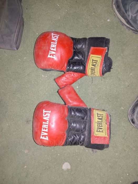 Продам грушу и перчатки все вместе