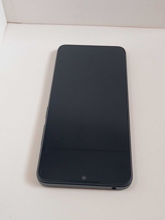 Redmi 12C 64 / 6 Gb с протектори и зарядно като нов