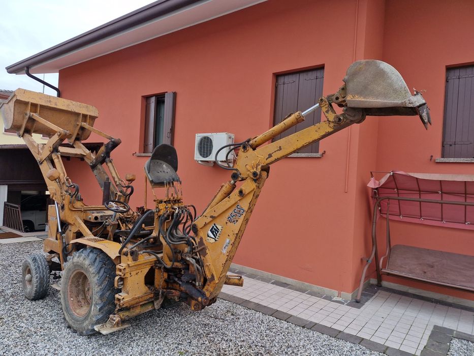 Mini buldoexcavator Fai