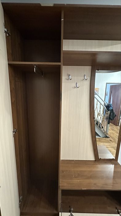 Продаем прихожку