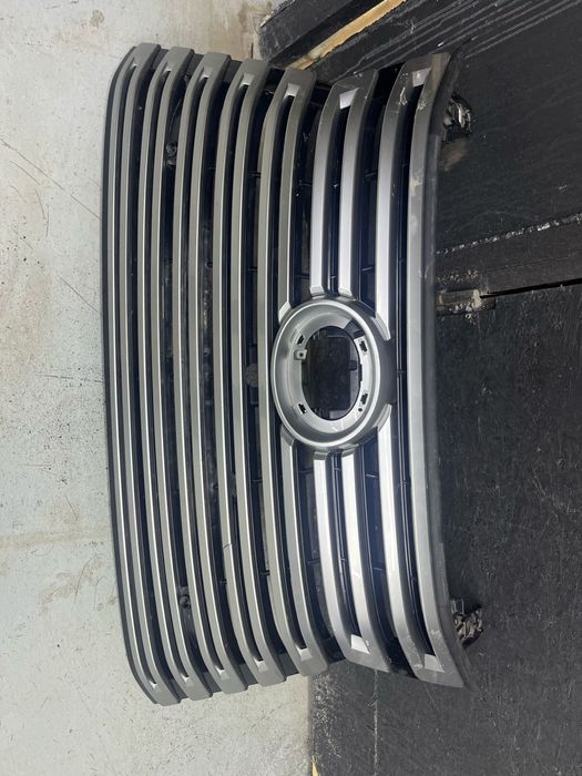 Продам решетку радиатора ЛХ 600