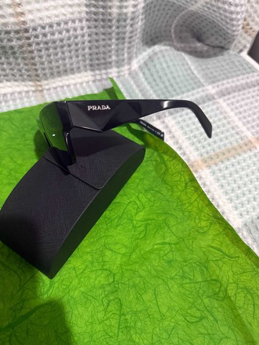 Ochelari de soare Prada !