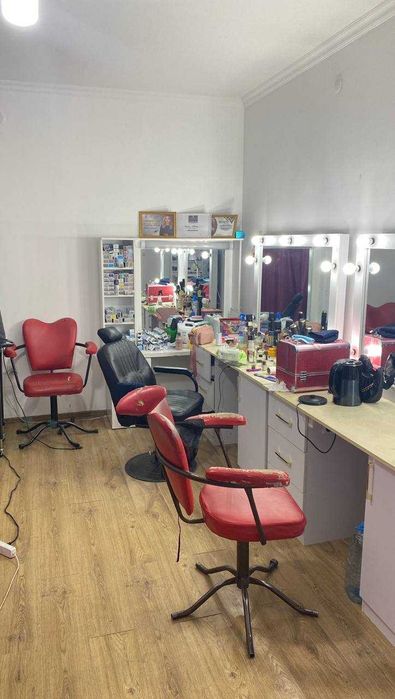 Qorasuv 1da 1-qavatda 2 xonalik dom sotiladi