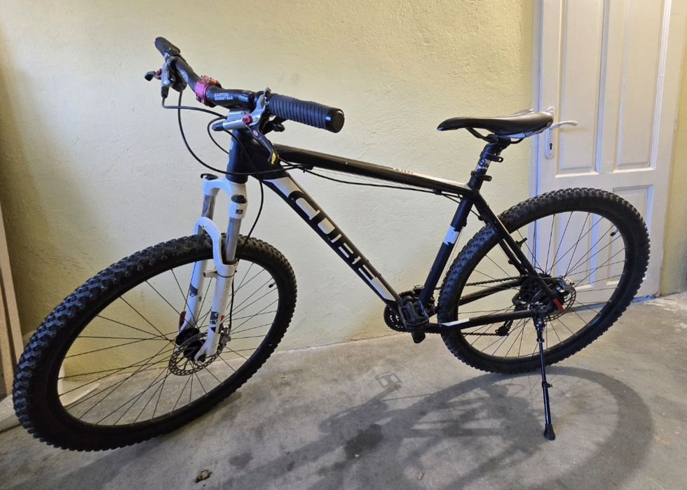 Vand sau schimb Cube cu bicicleta dama