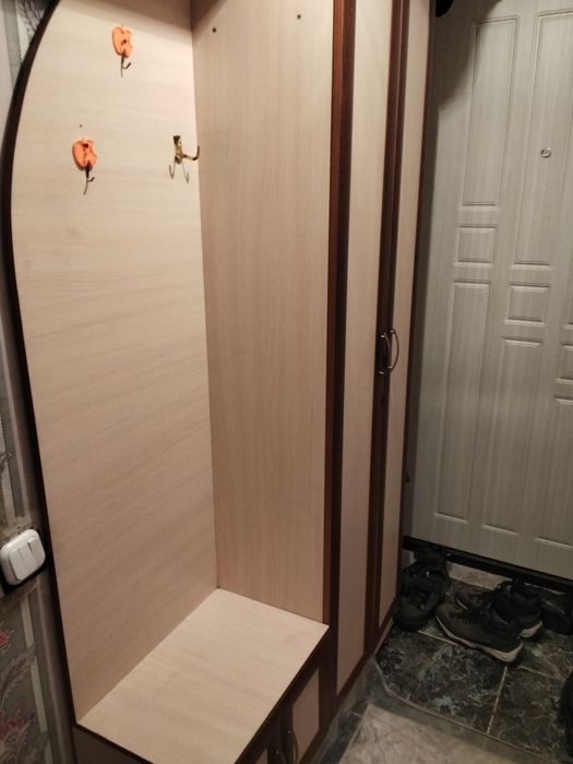 Продам прихожая в коридор