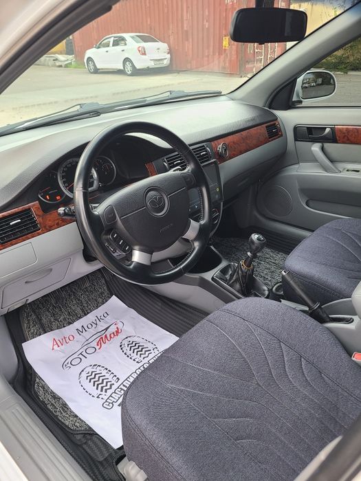 Lasetti 2004 yil 59000 km yurgan kiraska toza  moshina ideal