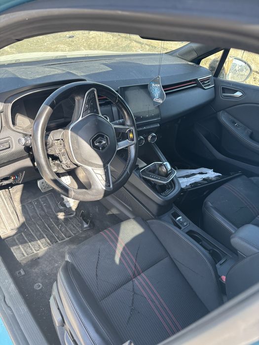 кожени седалки,подлакътник и кори за рено клио 5/renaultl clio 5 rs line