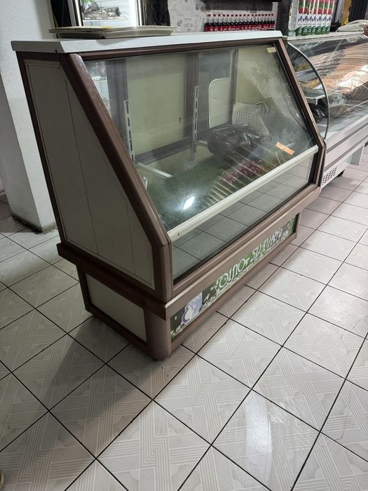 Vitrina xolodilnik