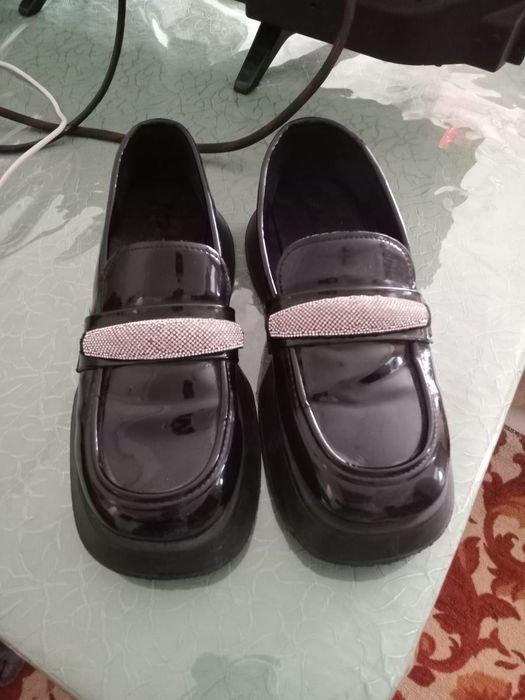 Продам лоферы женские 38р