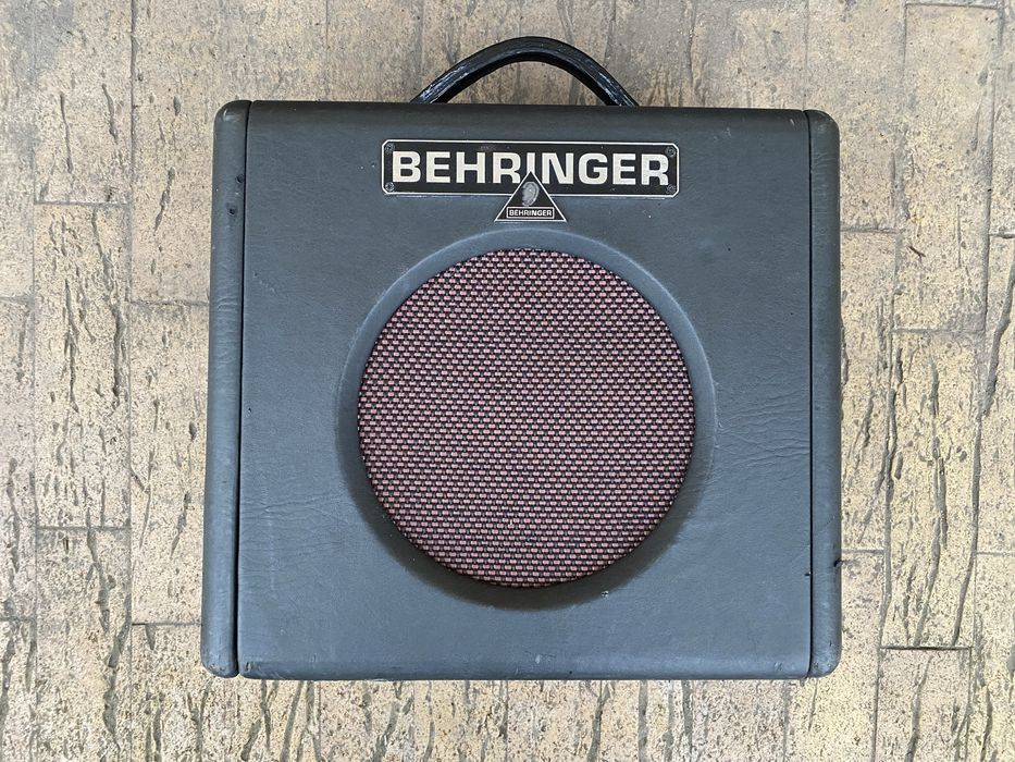 amplificator chitara electrica  Behringer