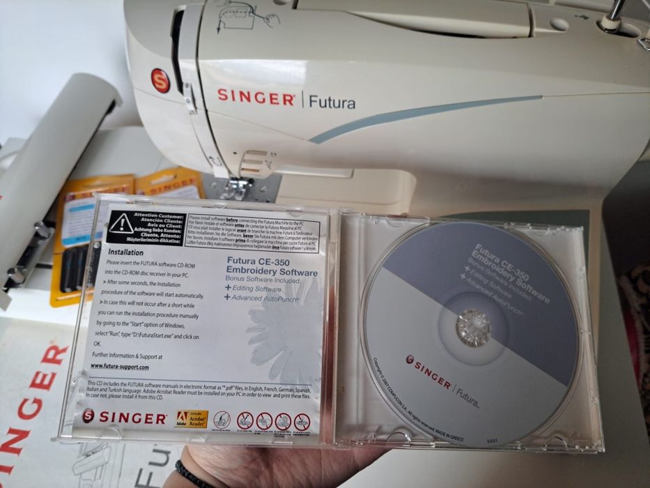 Mașină de cusut Singer Futura CE-250/CE-350