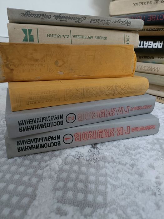 Книги. Отдам за шоколадку