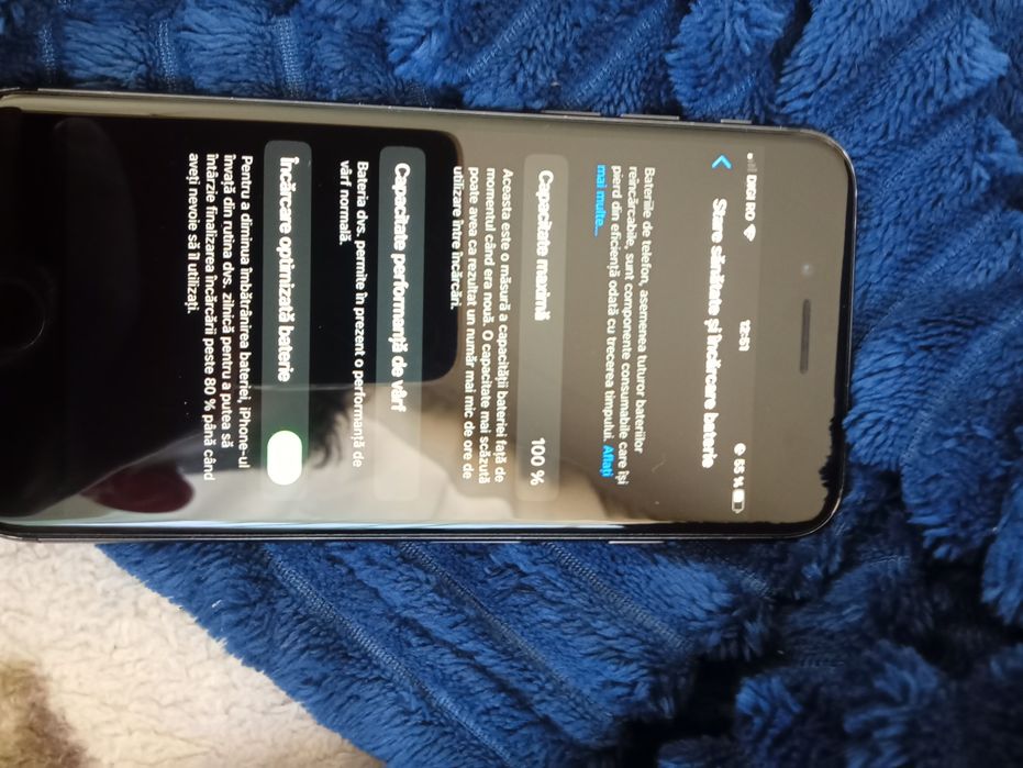 Vând iPhone 8 impecabil