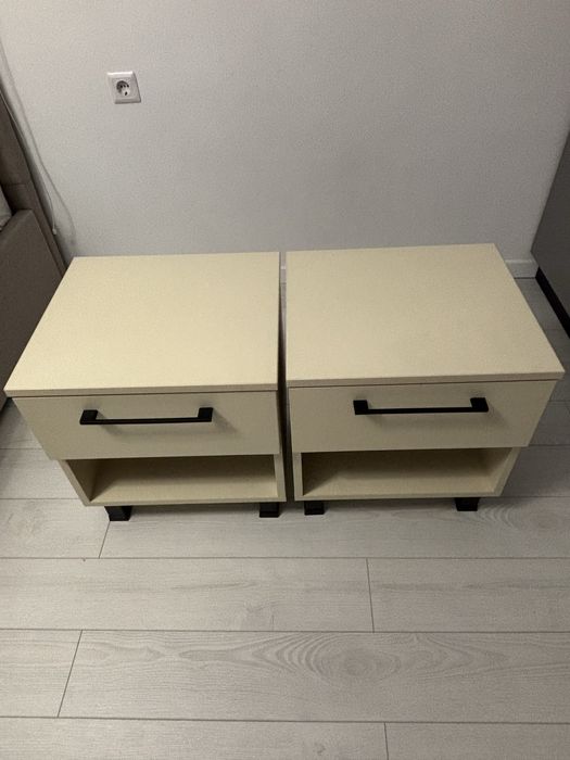 Noptiere de vanzare noi