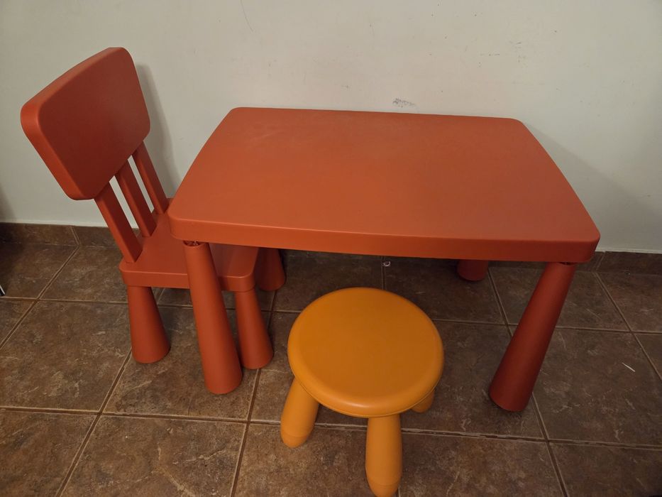 Masa de plastic pentru copii MAMMUT IKEA  + 2 scaune