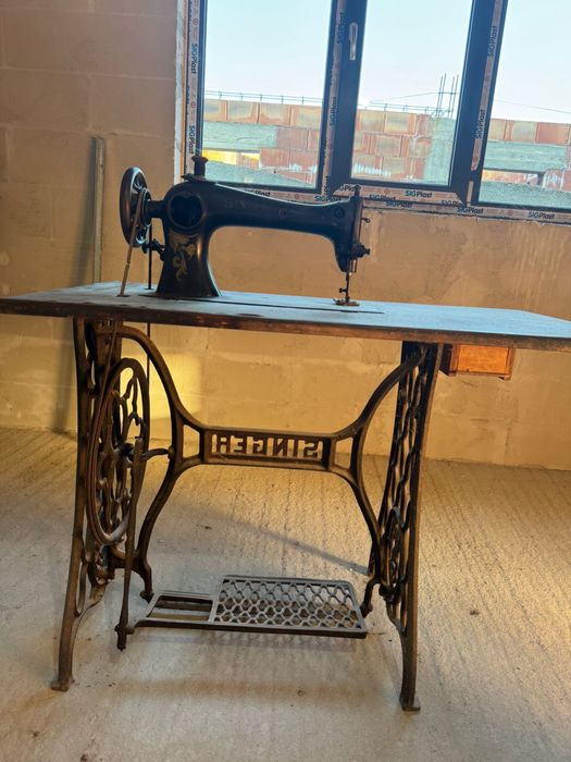 Masina de cusut SINGER