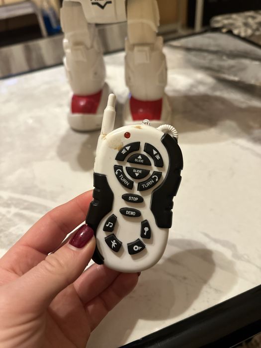 Интерактивен Музикален робот