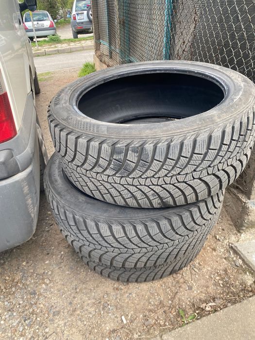Продавач четири зимни гуми