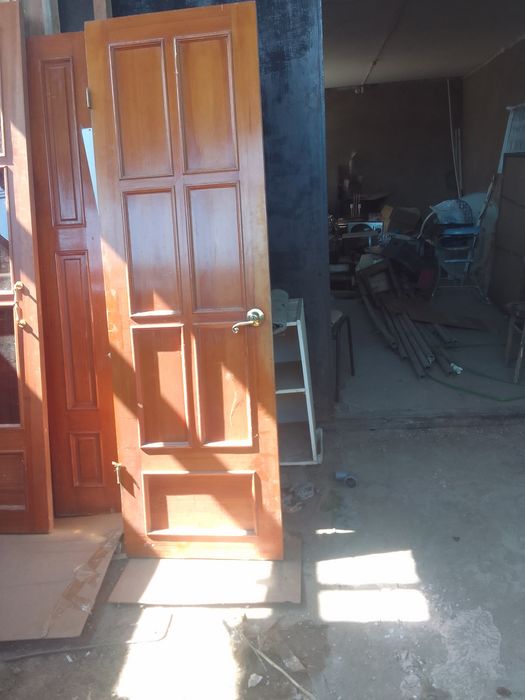 Оконные блоки, двери, столы, подставки для телевизора