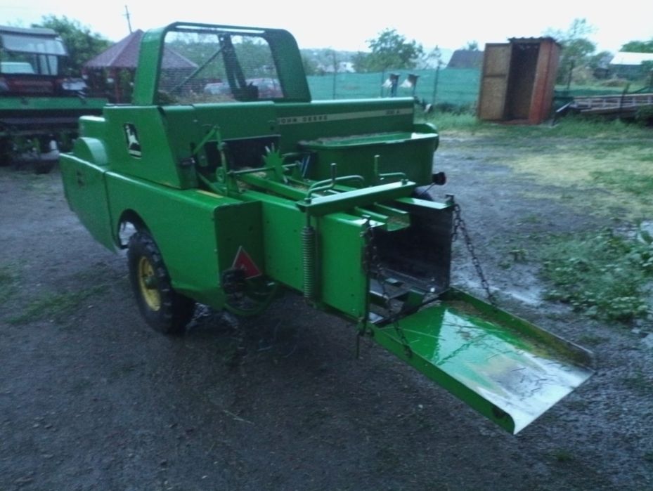 Vând presă John Deere 332A