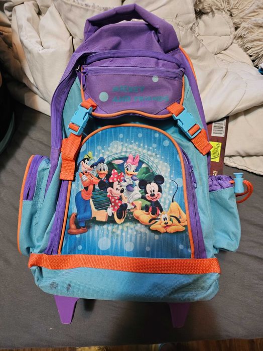 Детска раничка с колелца