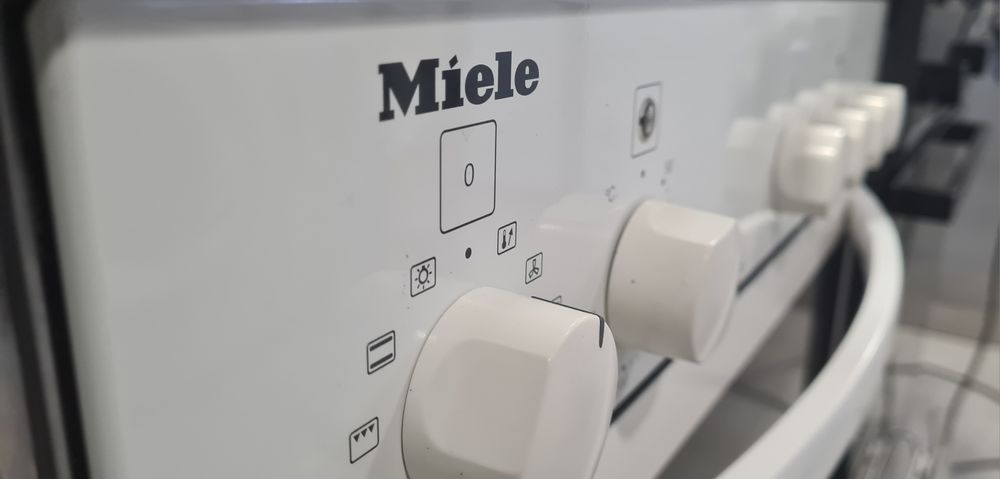 Фурна за вграждане Miele H311e с керамични котлони
