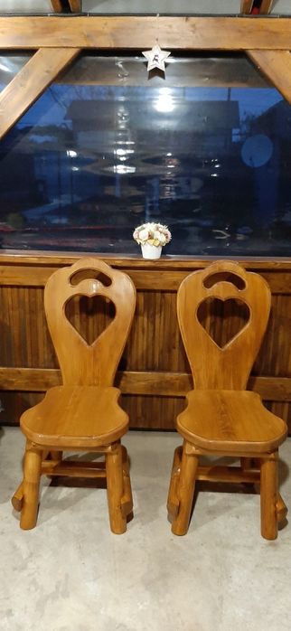 Scaune din lemn masiv