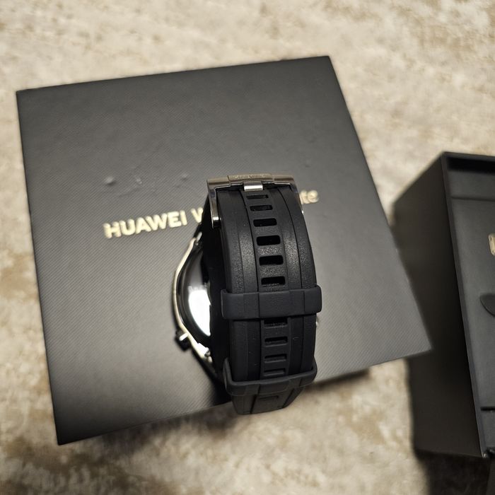 Huawei Watch Ultimate много запазен