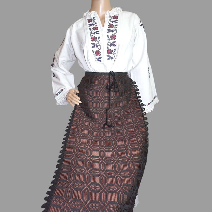 Costum popular vechi din Banat , costum traditional autentic S-M