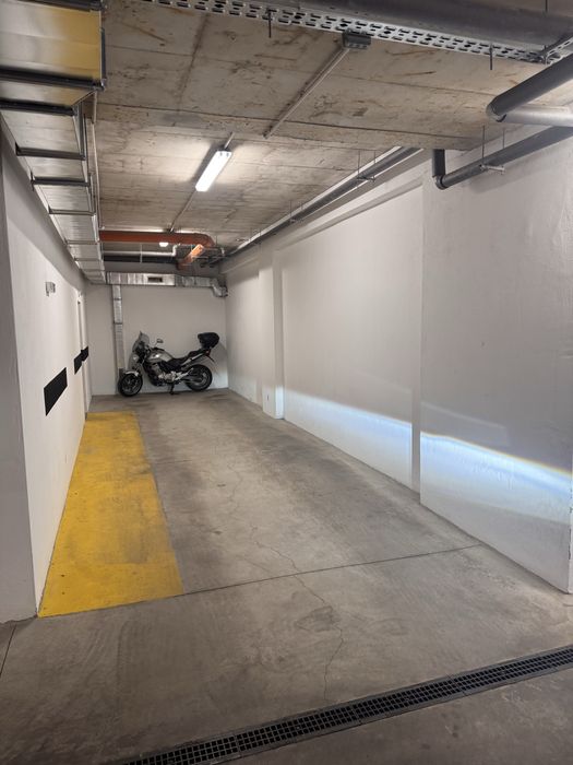 Дава се под наем Гараж / Паркомясто в София, Банишора - 30 кв.м за 204 € - Снимка #1