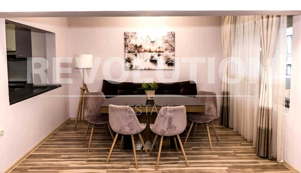 Дава се под наем Тристаен апартамент в Варна, Център - 90 кв.м за 561 € - Снимка #2